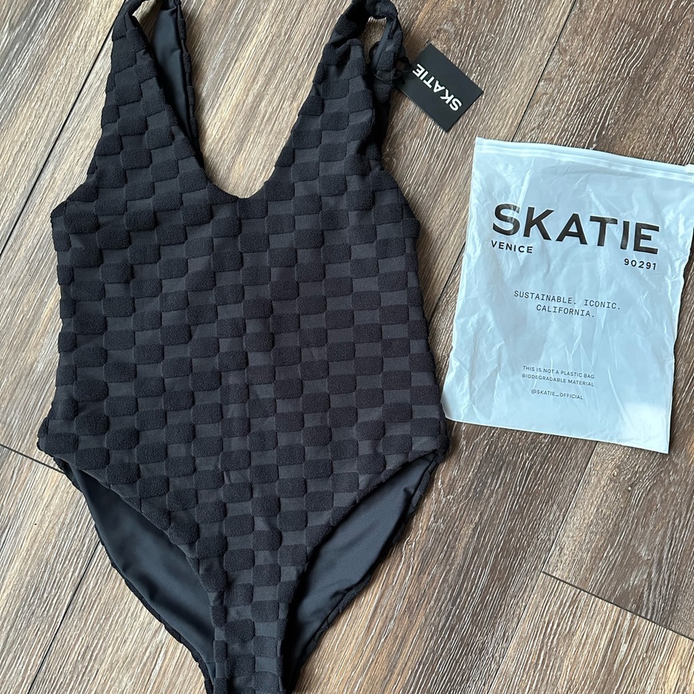 SKATIE AMANDA MONACO 🖤